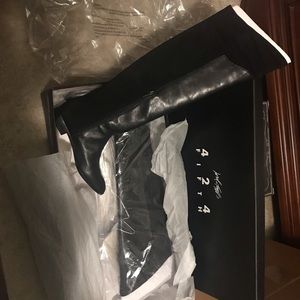 424 fifth lord and Taylor knee high boots